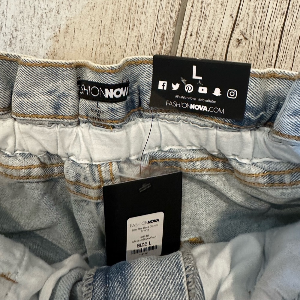 High waisted denim shorts - Picture 2 of 5